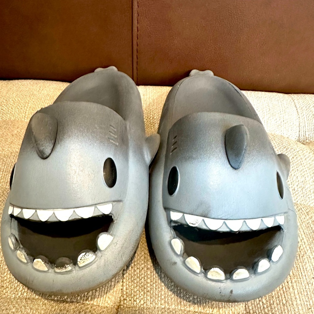 Gray shark slide shoes size 6/7 boys